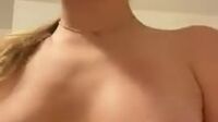 Rubia gordibuena le duele la concha