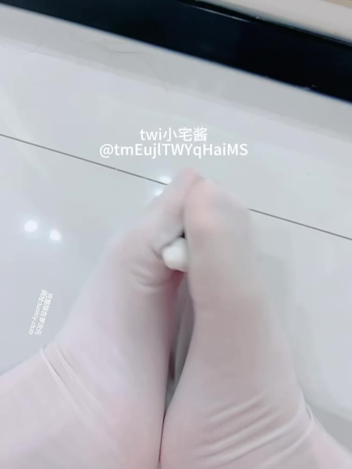 大奶萝莉-福利姬-小宅酱-COS埃罗芒阿老师