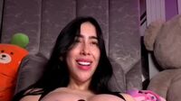 GUMMIES15 – RICA COLOMBIANA JUGANDO CON SU DILDO EN STREAM