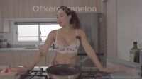 KEREN CANELON – RICA VENEZOLANA EN MEXICO COCINANDO DESNUDA