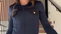 MIKALAFUENTE – POLICIA SEXY CON TREMENTO TRASERO