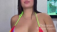 KIMISUE – PERUANA BAILANDO Y DESNUDANDOSE EN SU CUARTO