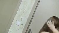 منحرف عربى يتجسس على عشيقته العشرينيه القمر وهى خارجه من الحمام ملط لحد لما تلبس وتطلع الصاله – سكس الظلام